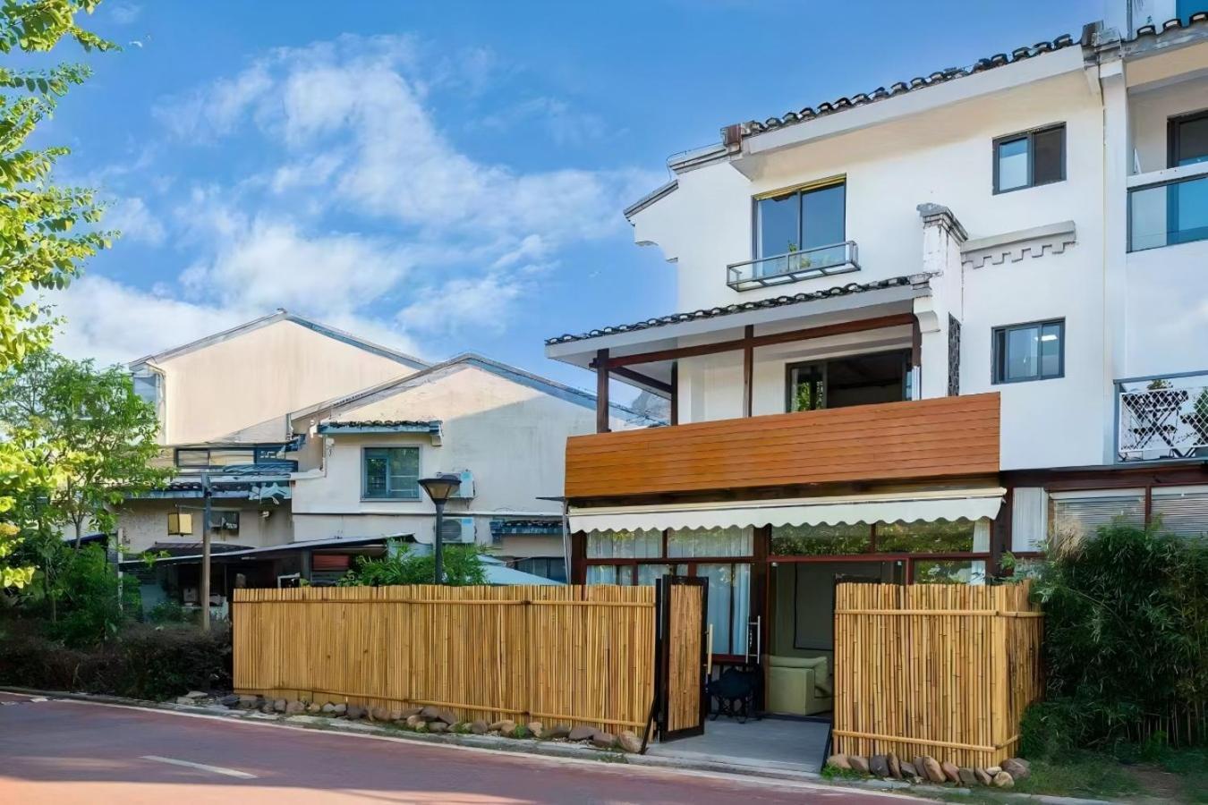 Serene Vale Inn Guilin-Free One Way Pick Up Service To High-Speed Railway Station For 2 Nights Exterior photo